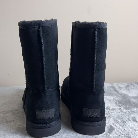 UGG CLASSIC Short Stud II - Picture 6 of 8